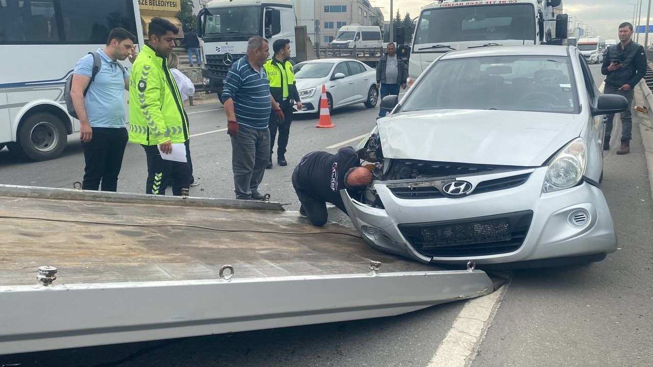 Duran Tır Zincirleme Kazaya Sebep Oldu - GÜNCEL - Turgutlu Yankı