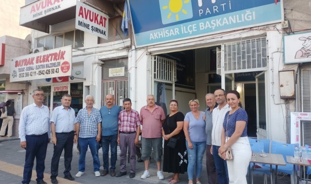 İYİ Parti Akhisar İlçe Teşkilatı yönetiminden 14 kişi istifa etti   