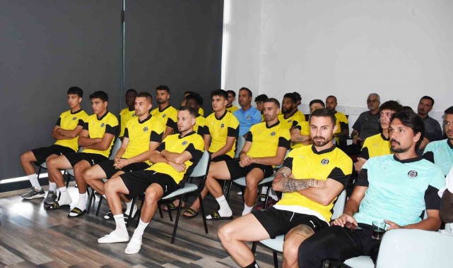 Manisa FK futbolcularına değişen kurallarla ilgili eğitim verildi