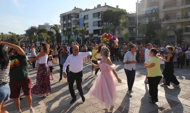 Turgutlu'da 'Süslü Kadınlar Bisiklet Turu' etkinliği