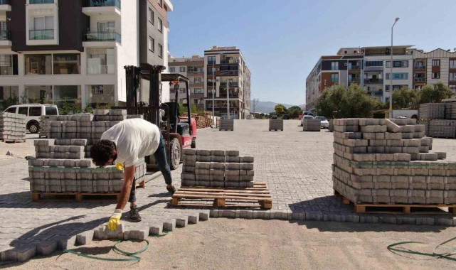 Yunusemre'den 7 sokakta taş döşeme çalışması