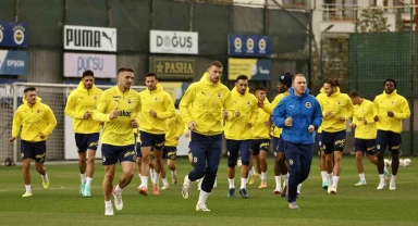 Fenerbahçe'nin kamp kadrosu belli oldu