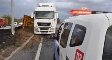 Kimyasal atık taşıyan TIR devrildi