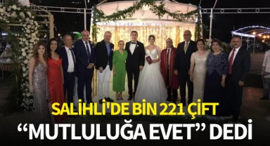 Salihli'de bin 221 çift 'Mutluluğa Evet' dedi