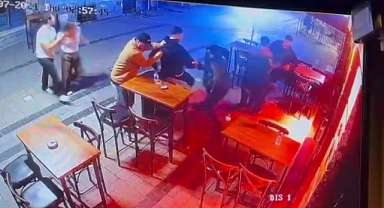 Alsancak'ın ünlü sokağında, mekana silahlı saldırı