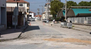 Manisa'da yağmursuyu hattı döşeme çalışması gerçekleştirildi