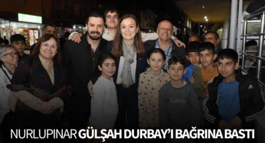 Nurlupınar Gülşah Durbay'ı bağrına bastı