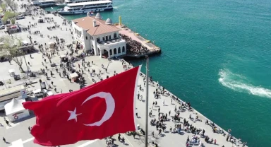 Bayramın ilk gününde trafik ve vapur iskelelerinde yoğunluk yaşandı