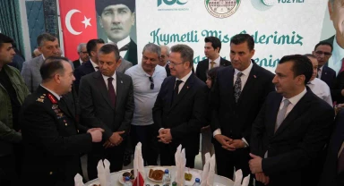 CHP Genel Başkanı Özel Manisa'da bayramlaşma törenine katıldı