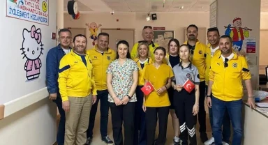 Manisa'da Fenerbahçeliler Derneği'nden hastanedeki çocuklara sürpriz