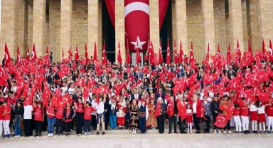 Milli Eğitim Bakanı Tekin, çocuklarla Anıtkabir'de