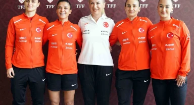 Necla Güngör Kıragası: "Kadın futbolunun gelişmesi için özveriyle çalışan oyuncularımız var"