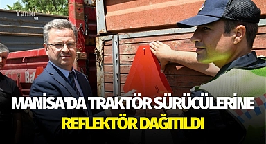 Manisa'da traktör sürücülerine reflektör dağıtıldı