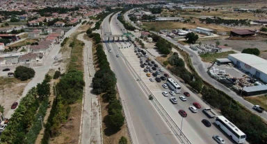 Alaçatı Gişelerinde yüzlerce metre araç kuyruğu