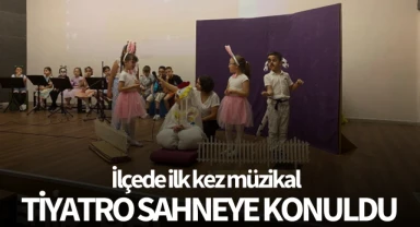 İlçede ilk kez müzikal tiyatro sahneye konuldu