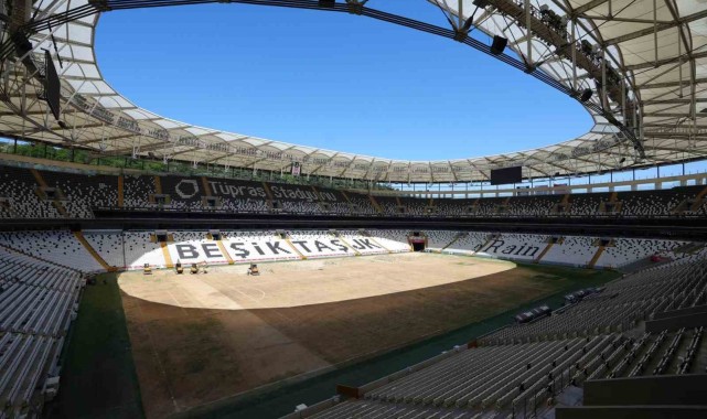 Tüpraş Stadyumu'nda saha zemini yenileme çalışmaları başladı