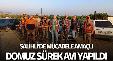 Salihli'de mücadele amaçlı domuz sürek avı yapıldı