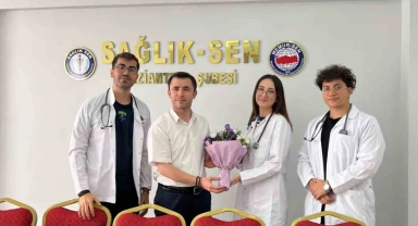 Tıp fakültesi öğrencilerinin ilk stetoskopu Sağlık Sen'den