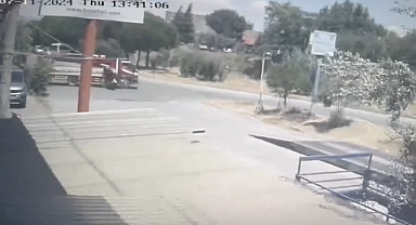 Turgutlu'da motosiklet ile kamyonet çarpıştı: 2 kişi yaralandı