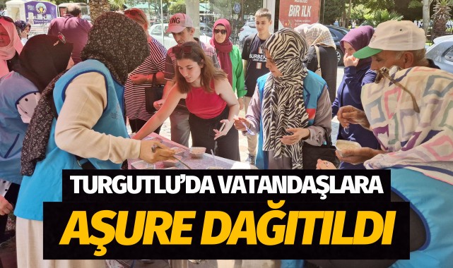 Turgutlu'da vatandaşlara aşure dağıtıldı