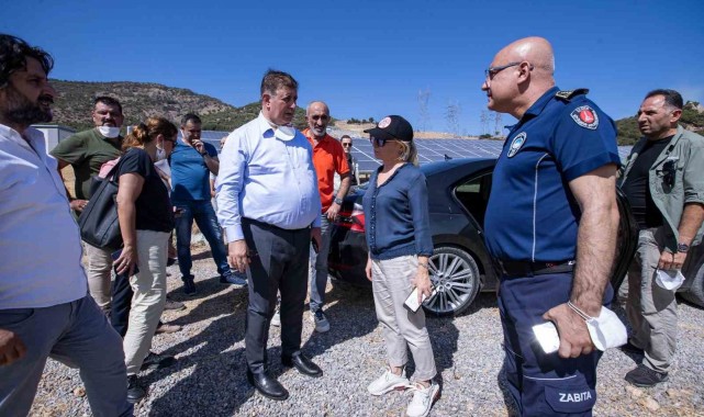 Başkan Tugay yangın bölgesinde incelemelerde bulundu