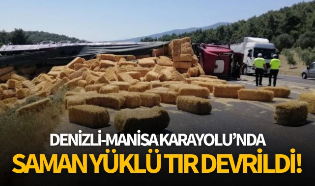 Denizli-Manisa Karayolu üzerinde saman yüklü TIR devrildi!