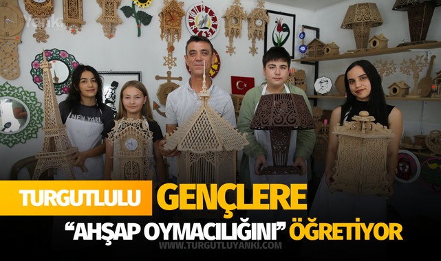 Gençlere "Ahşap Oymacılığı"nı öğretiyor