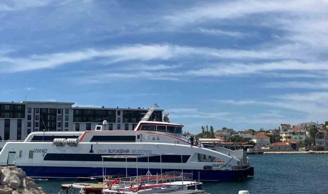 İzmir'de deniz seferlerine fırtına engeli