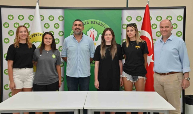 Manisa BBSK Kadın Voleybol Takımı'ndan üç transfer