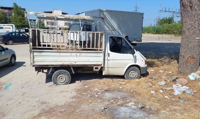 Manisa'da park halindeki 19 aracın lastikleri kesildi.