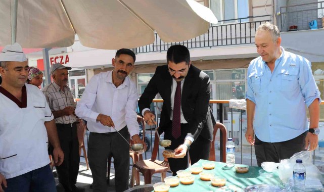 Manisa'da Ülkü Ocakları'ndan aşure hayrı