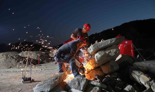 Seferihisar Belediyesi'nden gerçeği aratmayan deprem tatbikatı