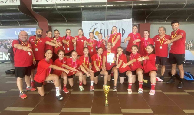 U17 Kız Milli Hentbol Takımı Cell-Cup'da şampiyon oldu