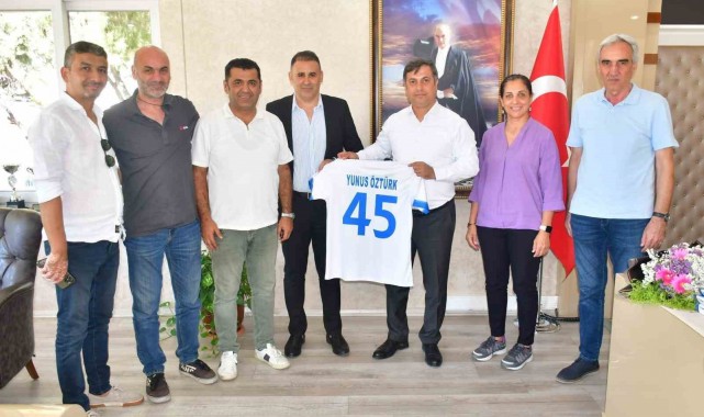 Yunusemre Belediyespor'dan İl Müdürü Yunus Öztürk'e ziyaret