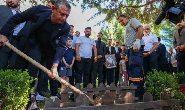 CHP'nin kedisi 'Şero' Genel Merkez bahçesine defnedildi