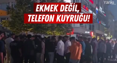 Ekmek değil, telefon kuyruğu!