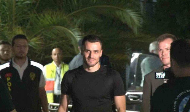 Fenerbahçe'nin yeni transferi Filip Kostic, İstanbul'a geldi