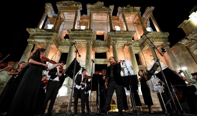 Gece Müzeciliği konserlerinin ilki, Efes Antik Kenti'nde düzenlendi