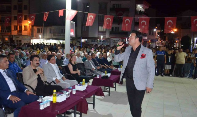 Halk müziği sanatçısı Ali Çakar'dan Selendi'de konser