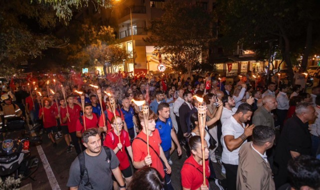 İzmir'in düşman işgalinden kurtuluşunun 102. yıl dönümü kutlandı