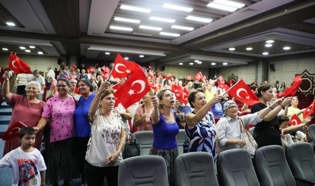 'Kurtuluşun Kadınları' oyunu izleyicileri mest etti