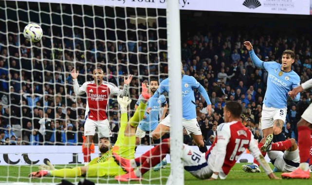 Manchester City, Arsenal karşısında son dakikada 1 puan aldı