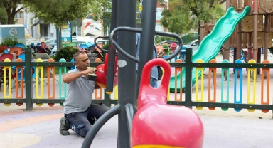 Manisa'da parklara bakım onarım çalışması