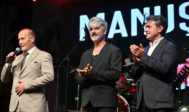 Manuş Baba'dan Ahmetli'de konser