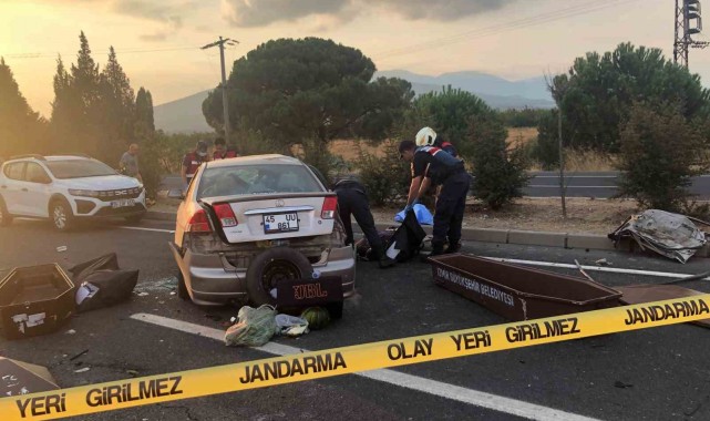 Turgutlu istikametinde feci kaza: 2 ölü, 3 ağır yaralı