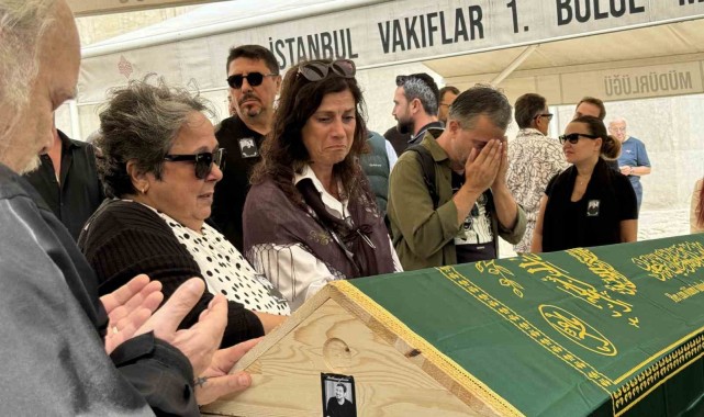 Ünlü sanatçı gözyaşları içinde son yolculuğuna uğurlandı