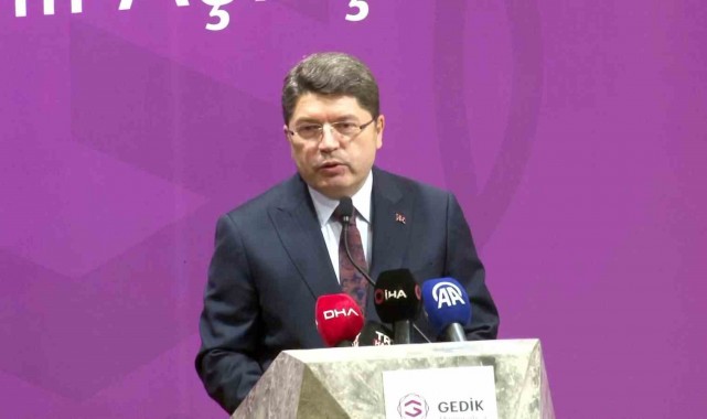 Adalet Bakanı Tunç: "Türkiye Yüzyılı'nın başında darbe anayasasıyla yolumuza devam etmek bizim için bir yüz karası"