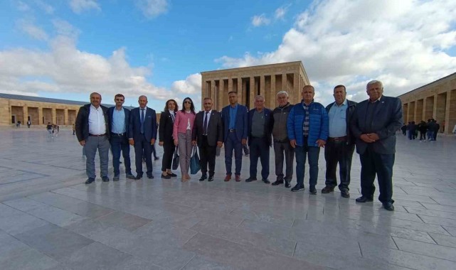 Manisalı muhtarlar Anıtkabir'deki törenlere katıldı