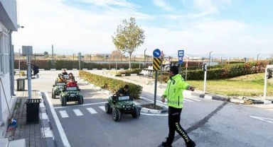 Manisa İl Emniyet ve Trafik Denetleme Şube Müdürlüğü tarafından öğrencilere eğitim verildi