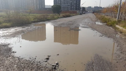 Turgutlu'da Bozuk Yol Problemleri Devam Ediyor